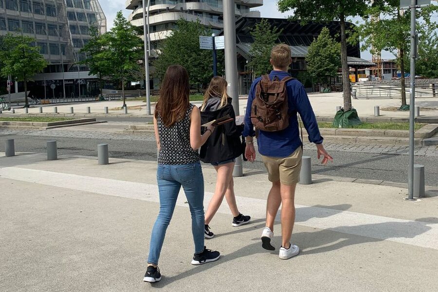Hamburg: Treasure Hunt Game through HafenCity - Reading the Elbphilharmonie’s wave-like roof