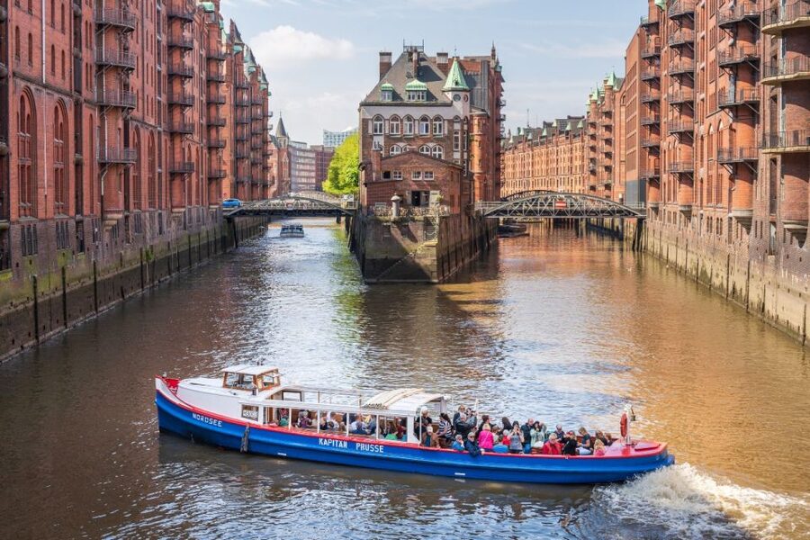Hamburg: Ultimate Barge Tour with Live Commentary - Locks, canals, and shipyards