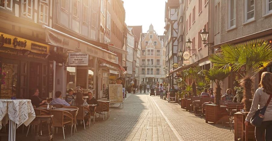 Hannover: Guided Old Town Walking Tour - Market Church and the Old Town’s narrow lanes