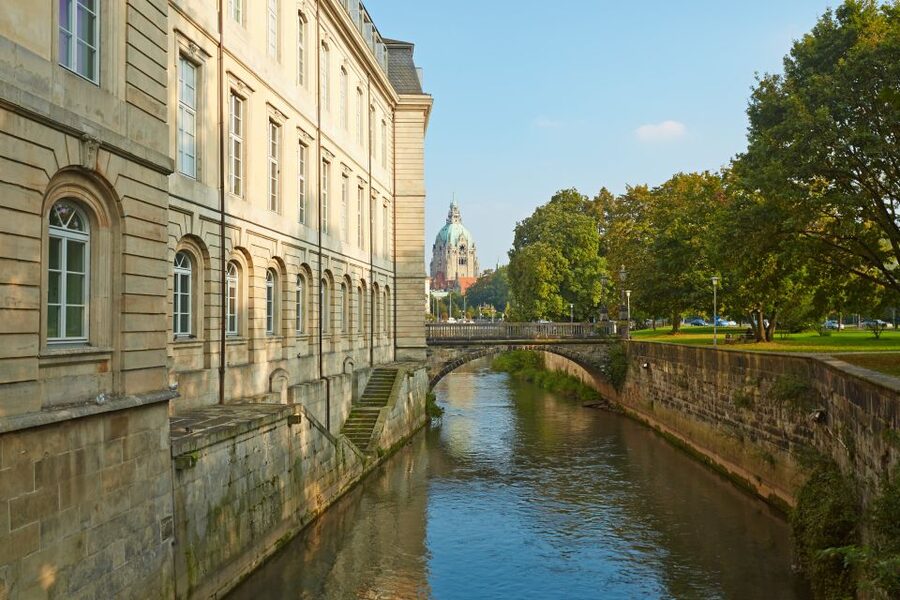 Hannover: Guided Old Town Walking Tour - Leineschloss, from palace to state parliament