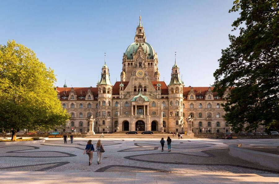 Hannover: Guided Old Town Walking Tour - New Town Hall and Hannover’s grand civic face
