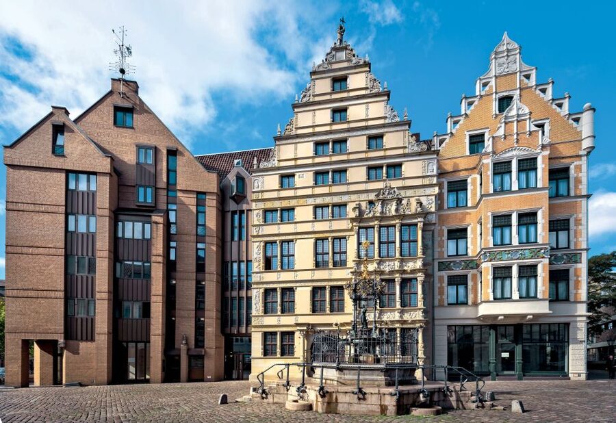 Hannover: Guided Old Town Walking Tour - The Hannover Opera Theater and a look at modern culture