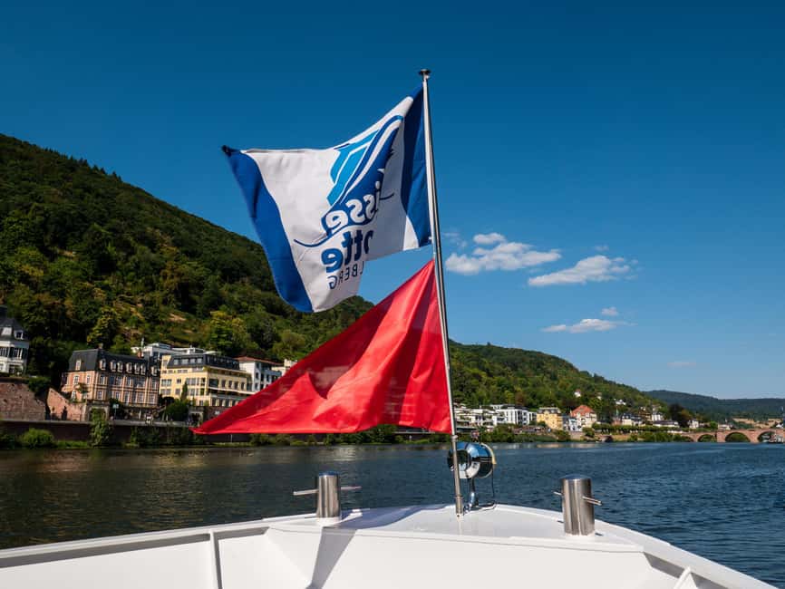 Heidelberg: Neckar River Sightseeing Cruise with a Drink - The first 15 minutes, river views and the approach to the bridge