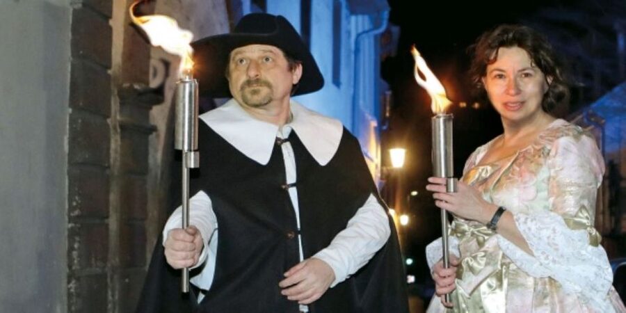 Heidelberg: Night Watchman Historic Adventure Tour - Meeting the Night Watchman at Market Square