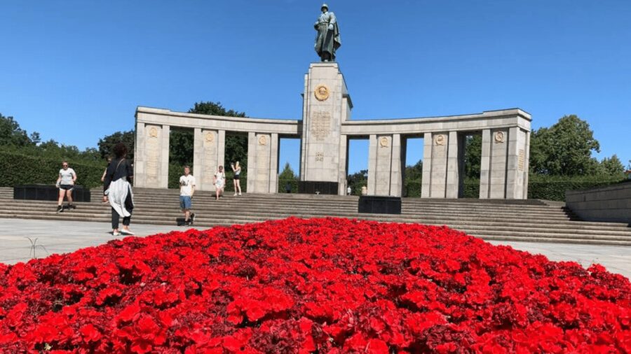 Hitler to Stalin - WWII & Cold War Tour (Small Group) - Timing, comfort, and accessibility