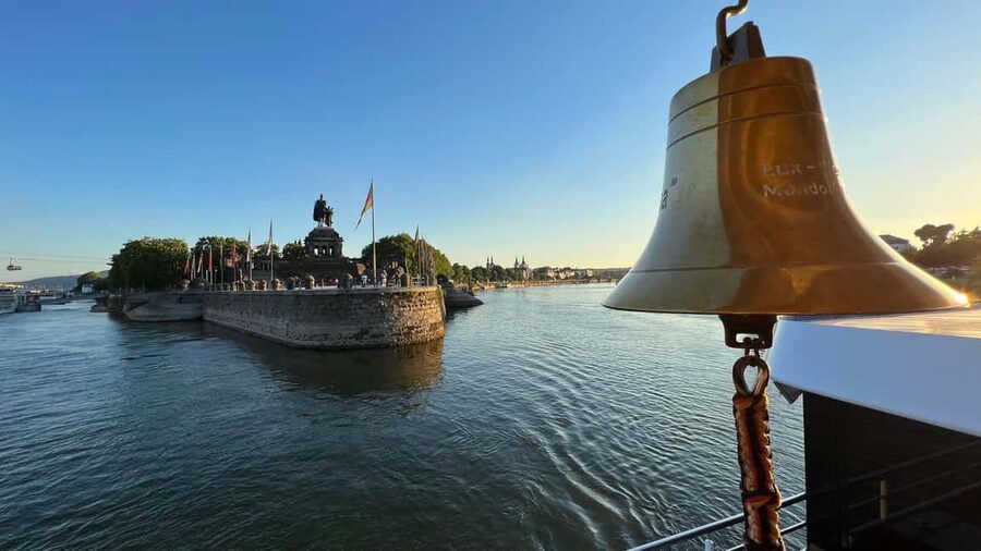 Koblenz: 2-Hour Sightseeing Cruise on the Rhine - Boarding at Bridge 10 in central Koblenz