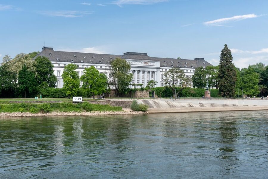 Koblenz: Old Town Sightseeing Cruise along the Rhine - Food, comfort, and the 70-minute pace