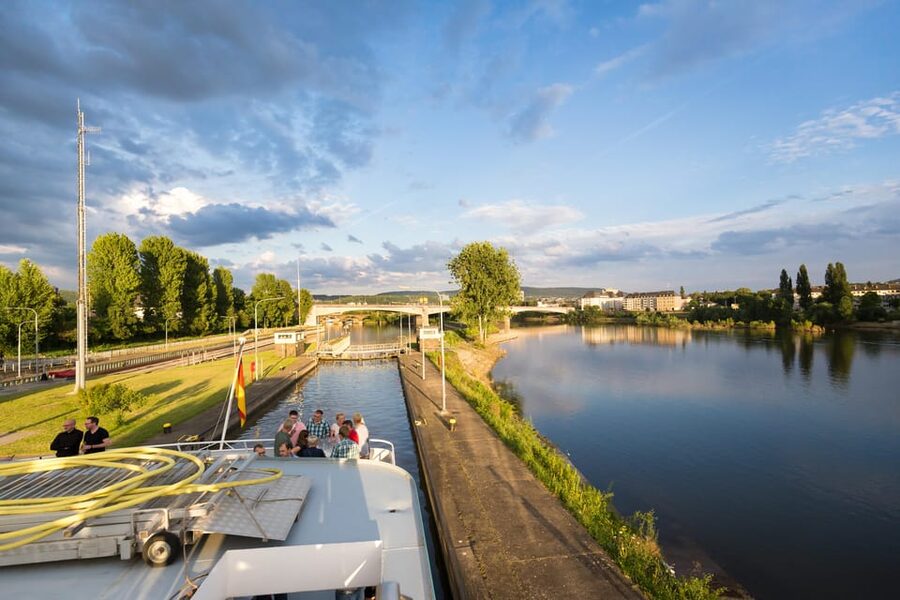 Koblenz: Panoramic Cruise on Moselle River to Winningen - Güls vineyards bring the first Moselle views