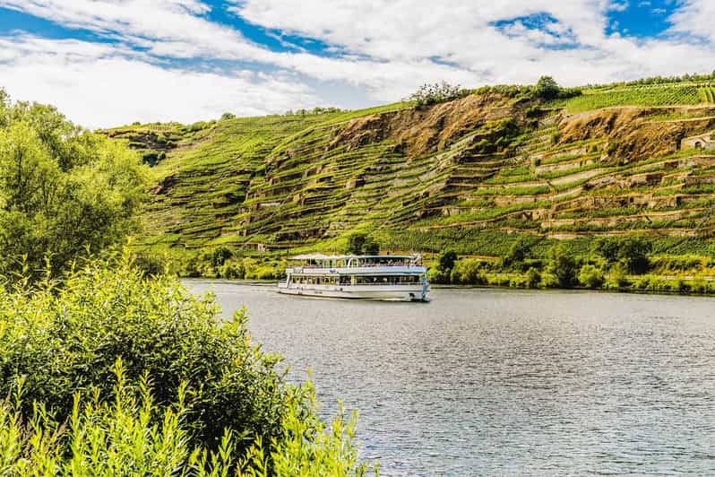 Koblenz: Panoramic Cruise on Moselle River to Winningen - The lock crossing and the change to the Moselle