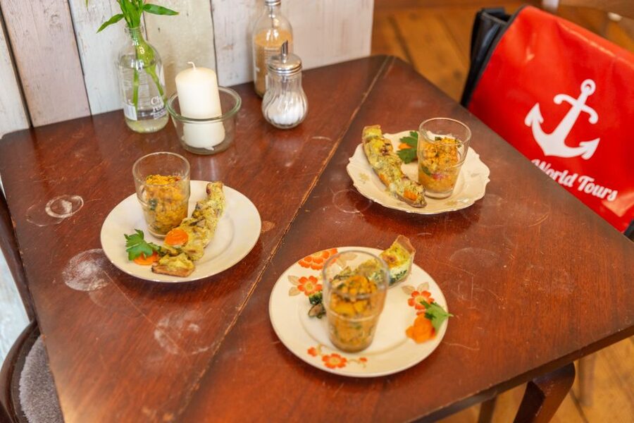 Kreuzberg: Culinary Food Tour - Oranienplatz, Dresdener Straße, and divided Berlin