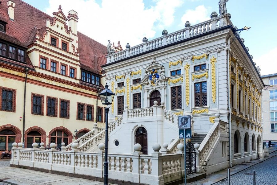 Leipzig: 2-Hour Guided Walking Tour in German - Barfußgässchen adds food, pubs, and evening energy