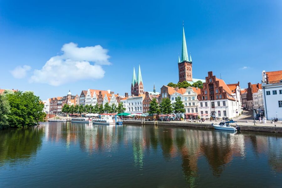 Lübeck: 1-Hour Splash Bus City Tour - Why Lübeck’s Splash Bus is more than a sightseeing gimmick