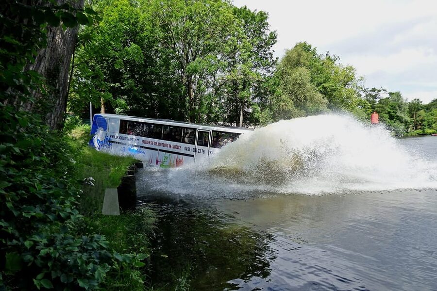 Lübeck: 1-Hour Splash Bus City Tour - Seeing Lübeck from the Trave