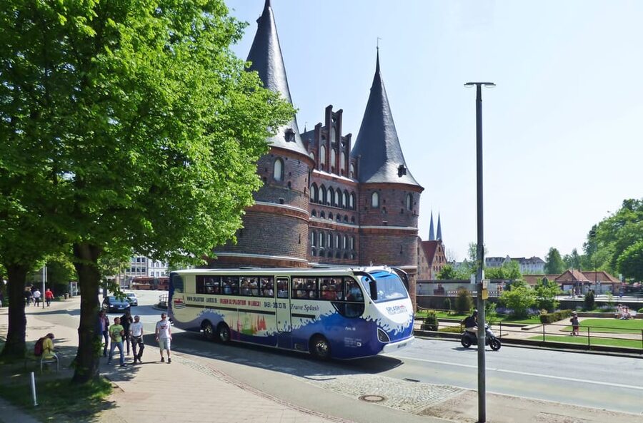 Lübeck: 1-Hour Splash Bus City Tour - Weather, windows, and the photo question