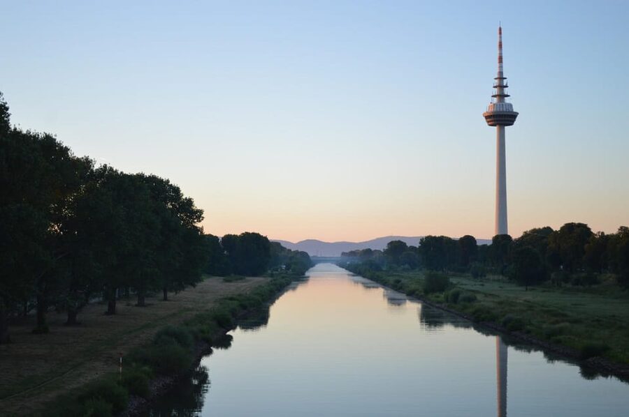 Mannheim: Express Walk with a Local in 60 minutes - Key points to know before booking