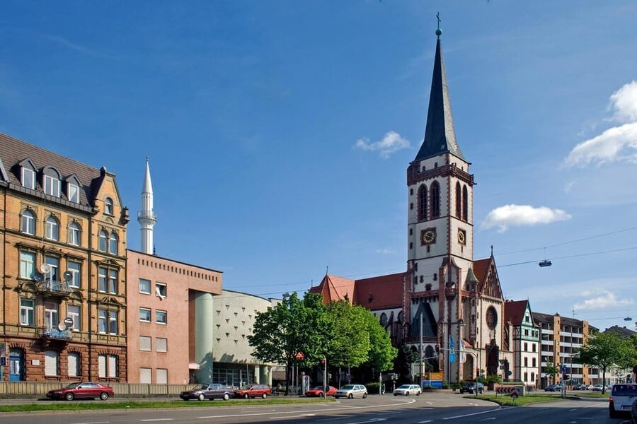 Mannheim: Express Walk with a Local in 60 minutes - Small group benefits, private option limits