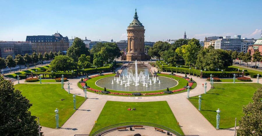 Mannheim, guided Walking Tour: Discover Mannheim - Starting Beneath the Palace Courtyard