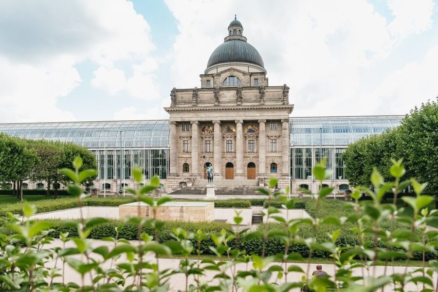 Munich 3-Hour Guided Bike Tour - The Residenz and the calm of Hofgarten