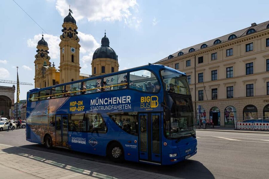Munich: Big Bus Hop-On Hop-Off Sightseeing Bus Tour - Starting in the center at Karlsplatz and the Kunstareal