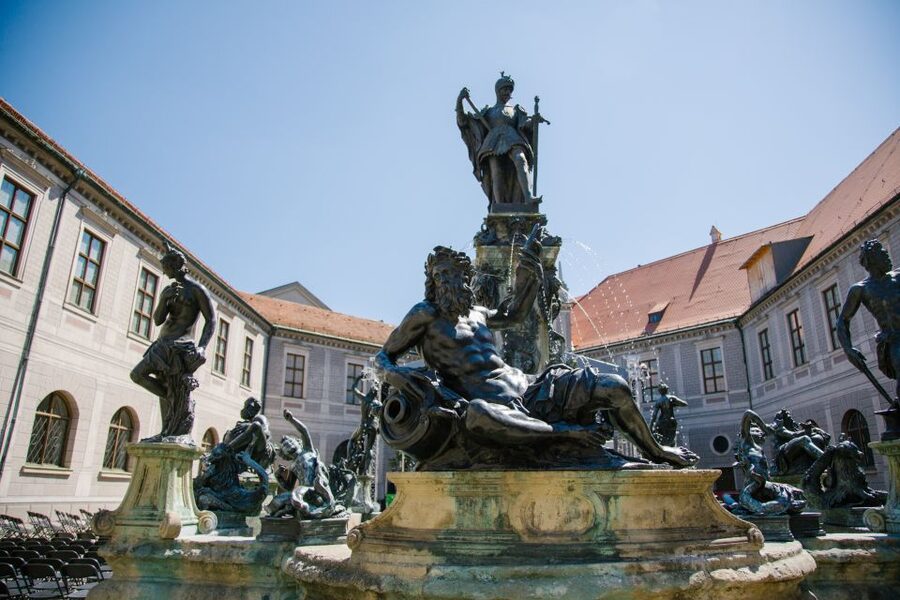 Munich: Bike Tour with Beer Garden Break - The Isar, Angel of Peace, and Maximilianeum
