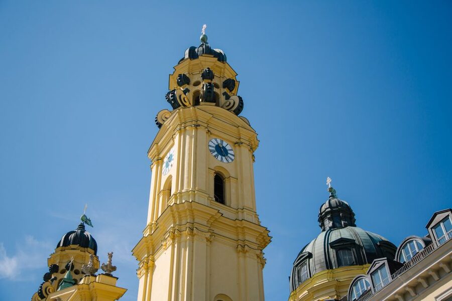 Munich: Bike Tour with Beer Garden Break - From Stachus to Munich’s grand squares