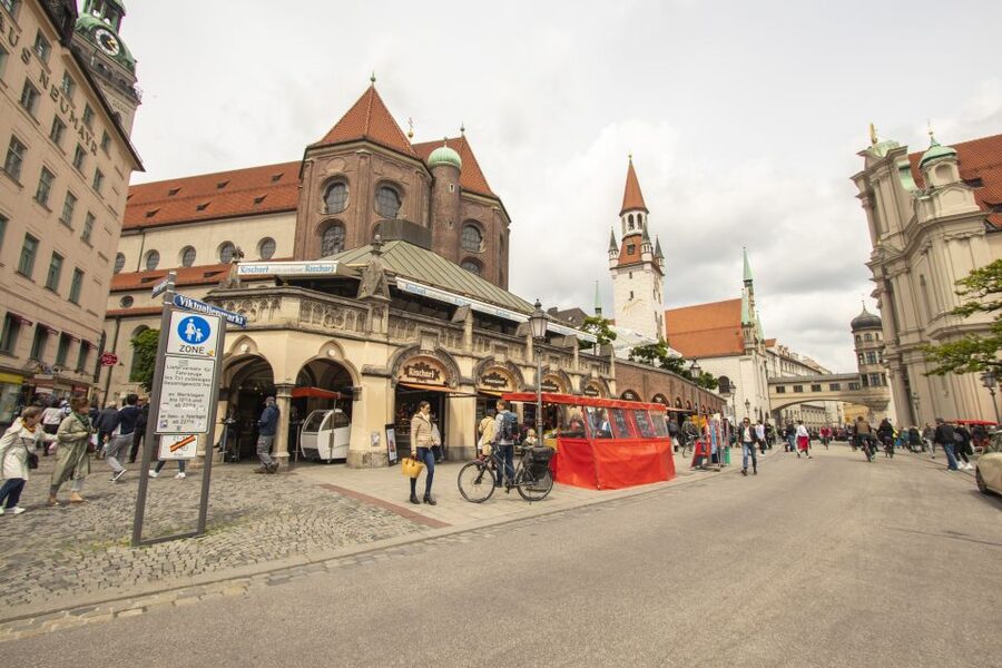 Munich: Express Walk with a Local in 90 minutes - Viktualienmarkt: a taste of Munich’s food culture