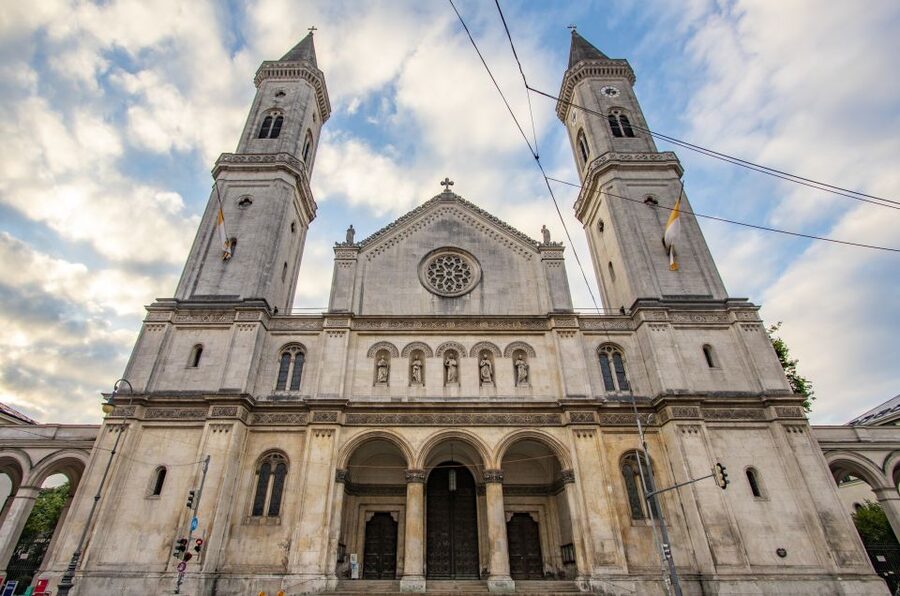 Munich: Express Walk with a Local in 90 minutes - The guide’s personal touch