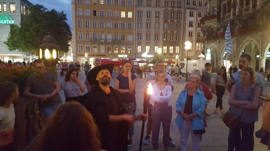 Munich: Night Watchman Torch Tour in German - Through Munich’s dark lanes and historic buildings