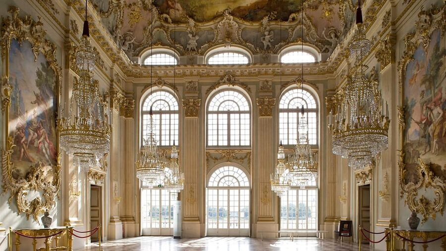 Munich: Nymphenburg Palace Entry Ticket - Entering the palace with a reserved ticket