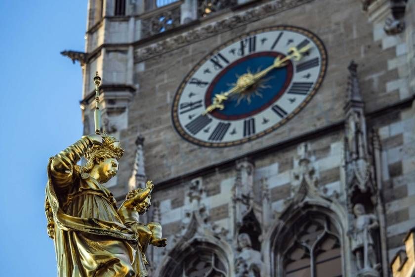 Munich: Old Town Guided Walking Tour - Finishing near Viktualienmarkt