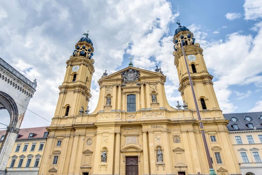 Munich: Old Town & Viktualienmarkt City Walk in German - Practical details for a smooth walk