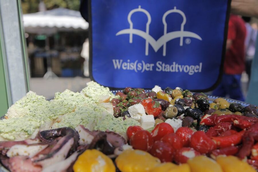 Munich: Viktualienmarkt Food Tasting Tour in German - Sausage specialties for a proper Bavarian start