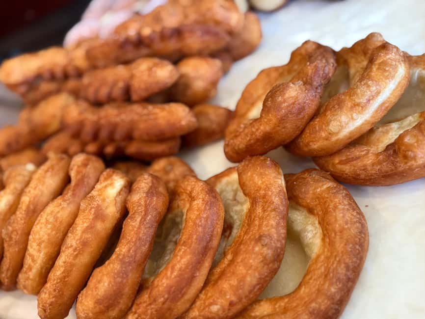 Munich: Viktualienmarkt Food Tasting Tour in German - Starting with a seasonal drink