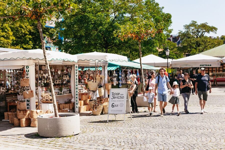 Munich: Viktualienmarkt Food Tour - Bavarian sausages, pretzels, and beer