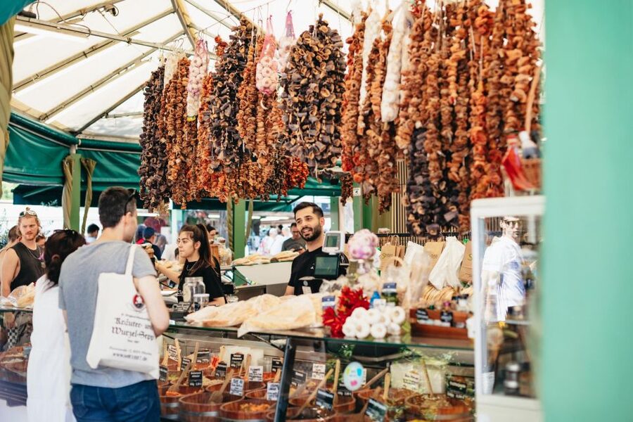 Munich: Viktualienmarkt Food Tour - German cheese and bread from different regions