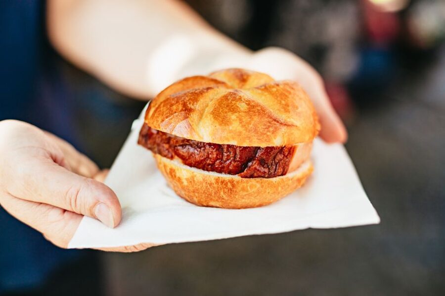 Munich: Viktualienmarkt Food Tour - Why guide quality shapes the experience