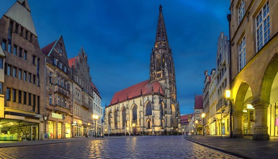 Münster: Nachtwächter-Führung (Erlebnistour) - Meeting the night watchman at Lambertibrunnen