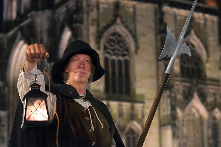 Münster: Night watchman tour through the picturesque old town by lantern light - The Historic Town Hall sets the tone