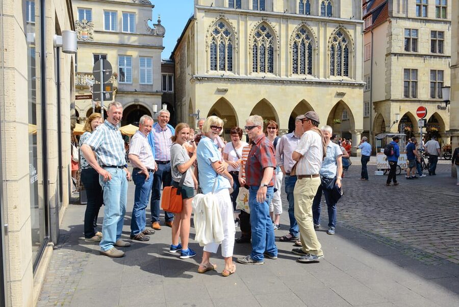 Münster: Old Town Highlights Guided Tour - St. Lambertus and the famous cages
