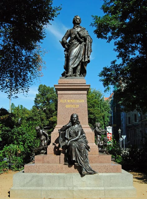 Music in Leipzig – Bach, Wagner and the Thomanerchor - Gewandhaus, opera, and the institutions behind the music