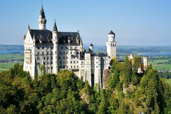 Neuschwanstein Castle by Bus Incl. Bike Ride or Hohenschwangau - Starting at Isartor in central Munich