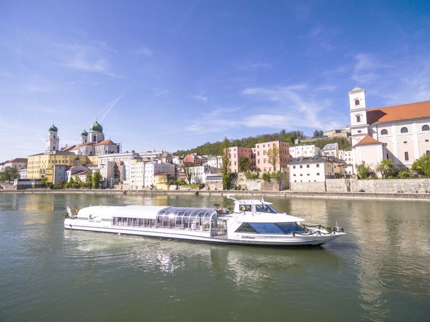 Passau: Floating City Highlights Tour on the Danube and Inn - Colorful facades, Town Hall, and riverfront views