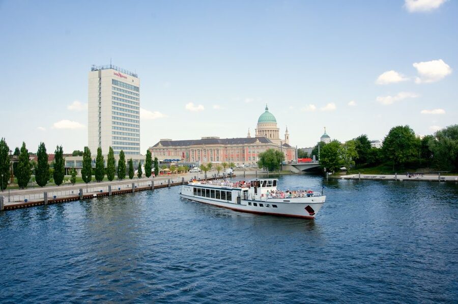 Potsdam: Palace Tour by Boat - Under Glienicke Bridge and across the old border