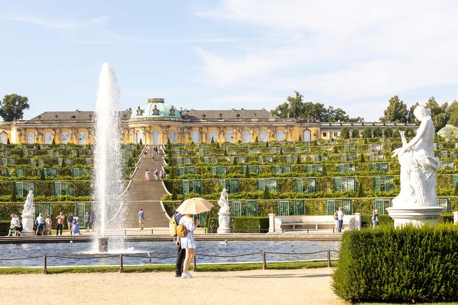 Potsdam: Sanssouci Palace and Prussian Palaces Entry Ticket - Getting to the Ehrenhof entrance
