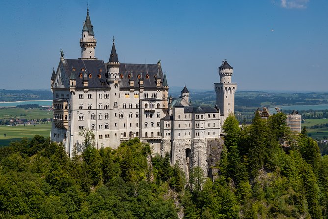 Premium Neuschwanstein Castle and Linderhof VIP Tour from Munich - Marienbrücke and the classic castle view