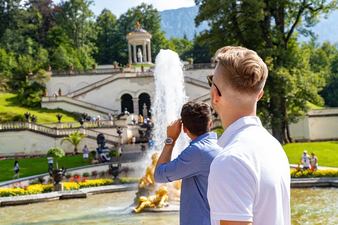 Premium Neuschwanstein Castle and Linderhof VIP Tour from Munich - Oberammergau: a short village pause