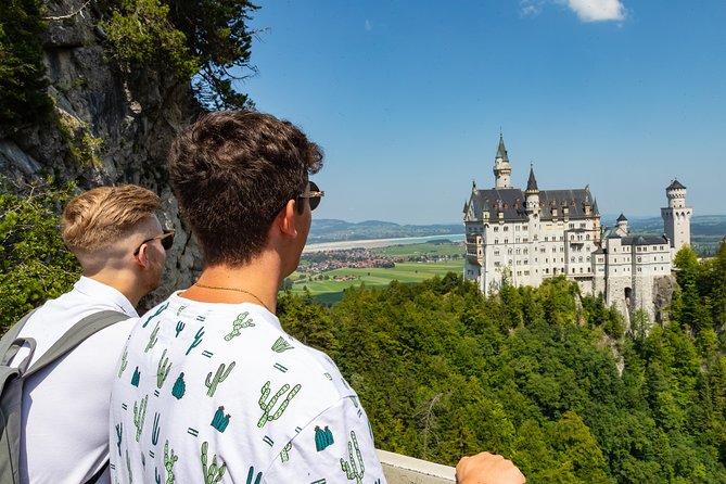 Premium Neuschwanstein Castle and Linderhof VIP Tour from Munich - Timing, seasons, and the winter version