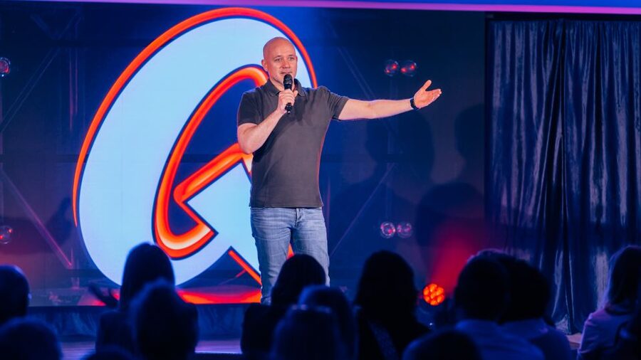 Quatsch Comedy Club Hamburg: Die Live Show - Why Hamburg is the right place for German stand-up