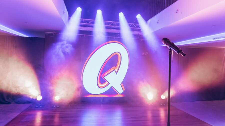 Quatsch Comedy Club Hamburg: Die Live Show - Arriving at the Queen boat in Hamburg’s harbor