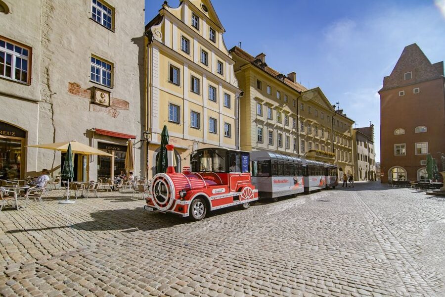 Regensburg: City Tour with the Bimmelbahn Train - The fully glazed train is a real advantage
